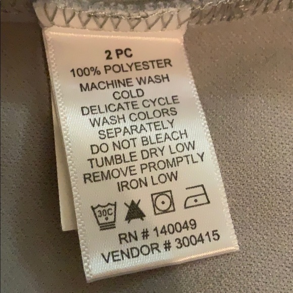 MetroStyle 2pc jogging suit. - Picture 6 of 6